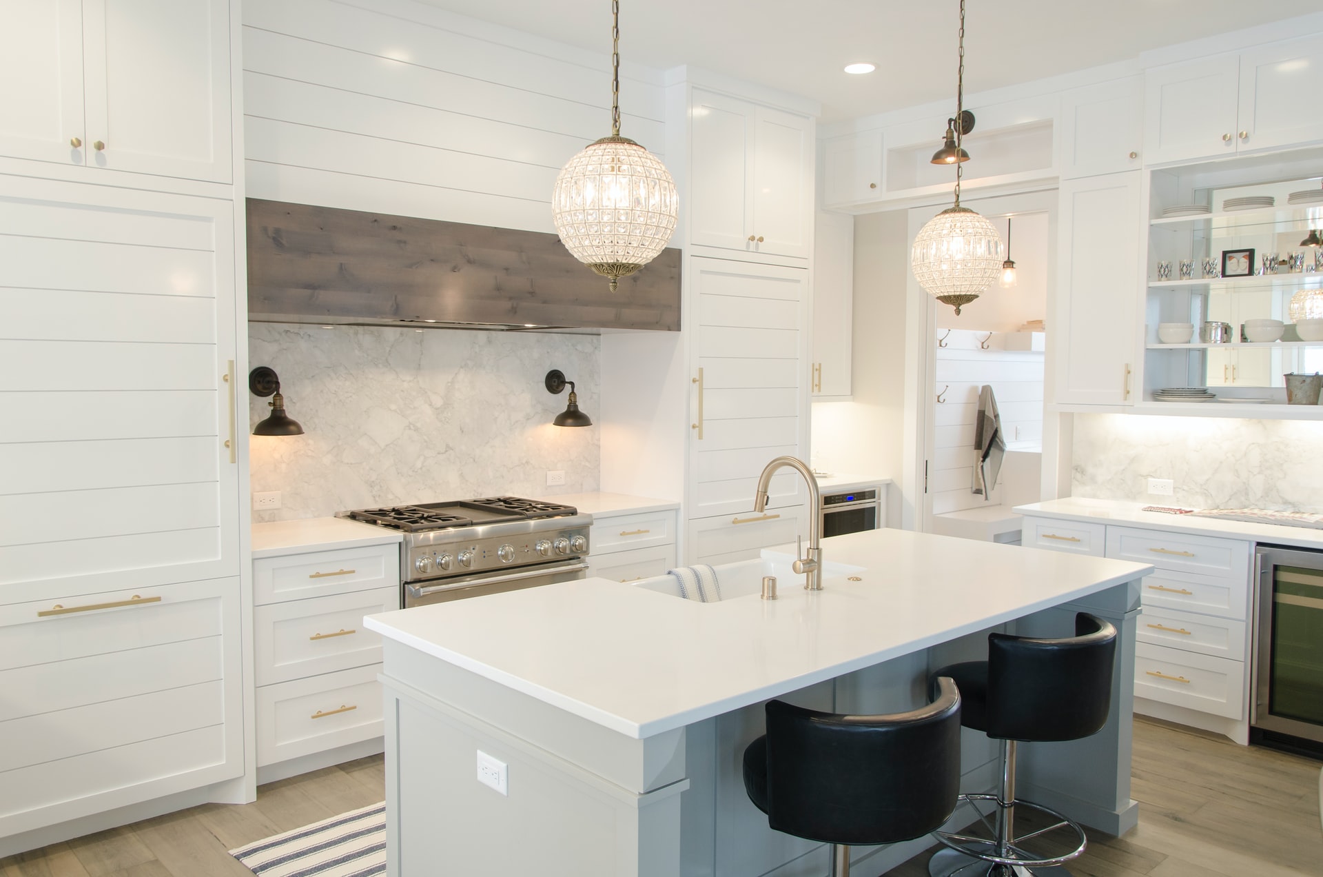 Kitchen in white
