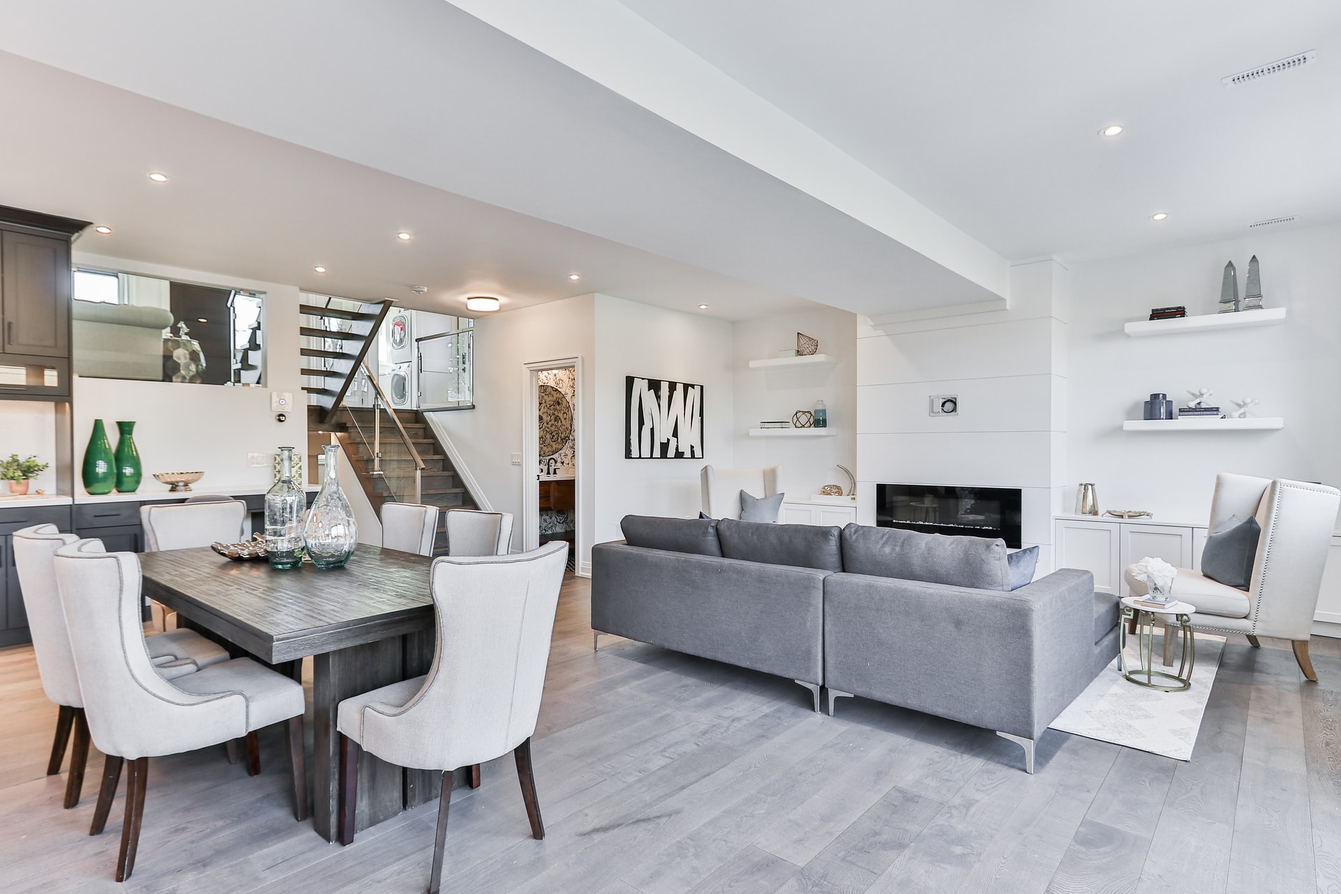 Spacious Living Room 